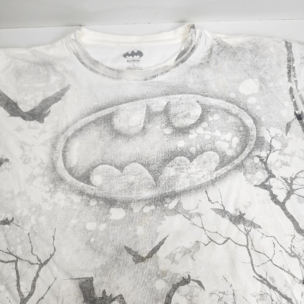 DC Comics Batman Shadows White & Black Short Sleeve T-Shirt Men's Size XL